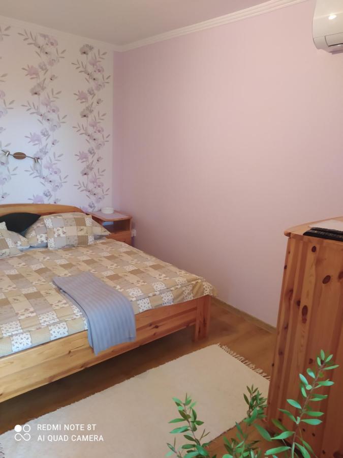 Forras-G Vendeghaz Apartment Buk Bagian luar foto