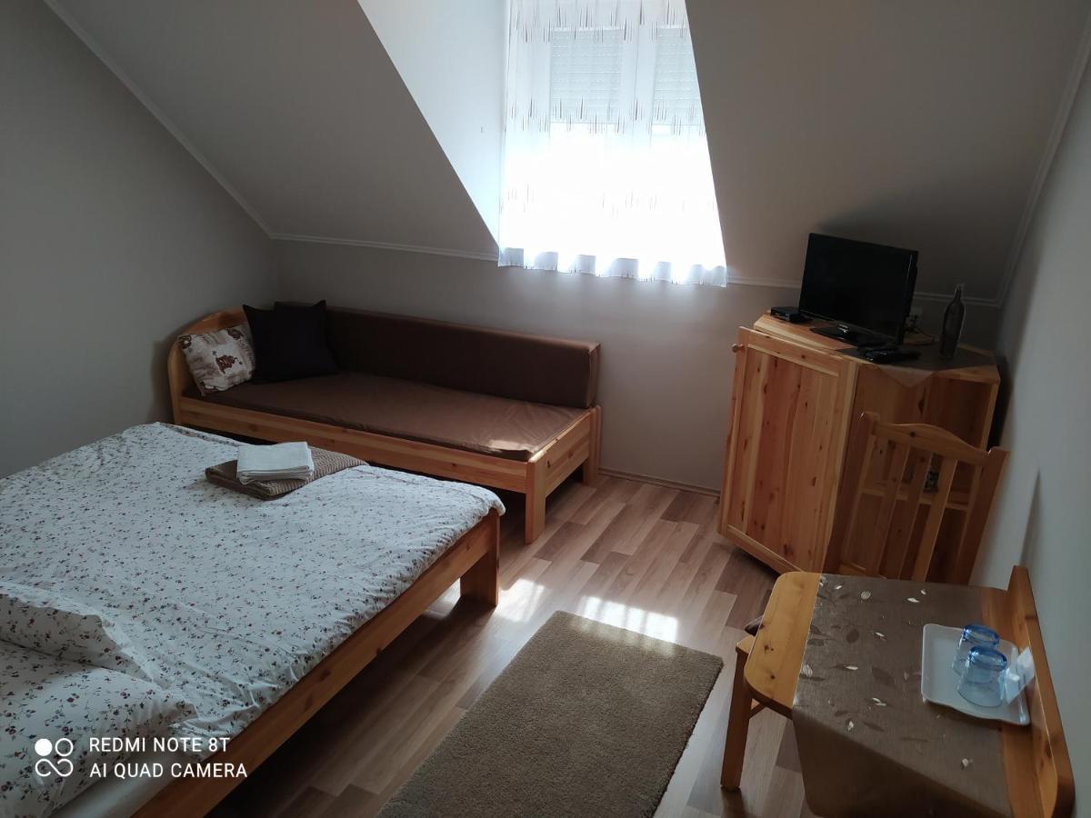 Forras-G Vendeghaz Apartment Buk Bagian luar foto