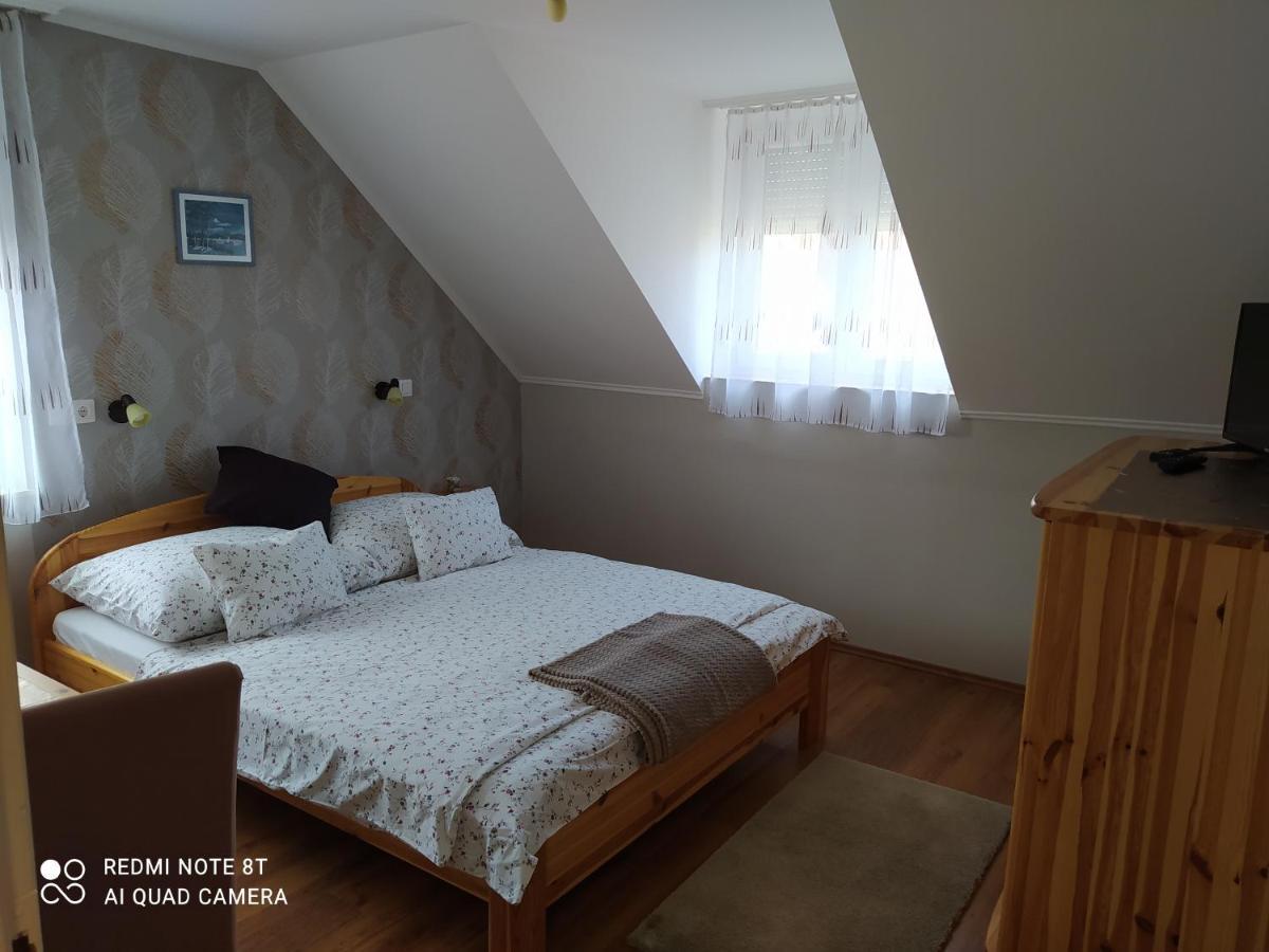Forras-G Vendeghaz Apartment Buk Bagian luar foto
