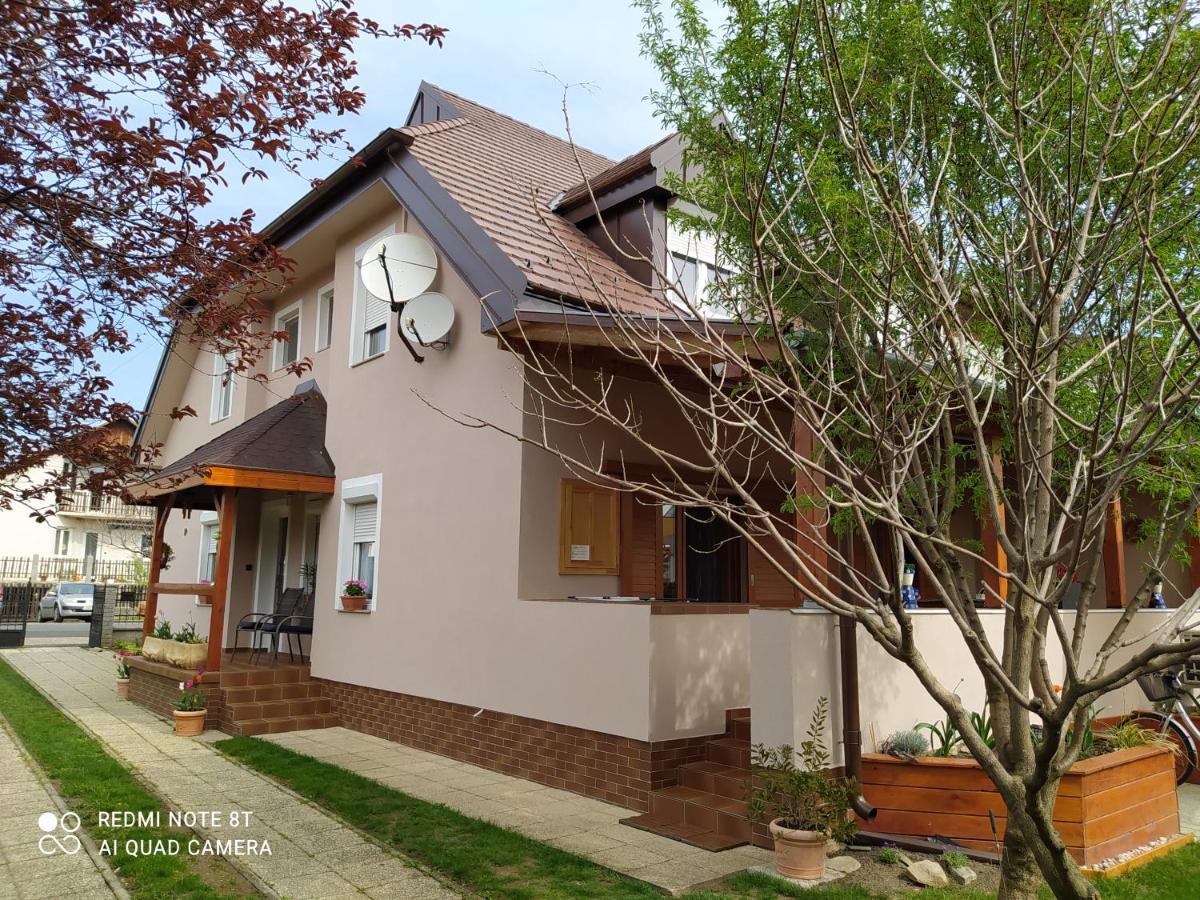 Forras-G Vendeghaz Apartment Buk Bagian luar foto