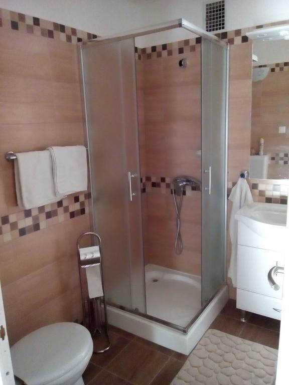 Forras-G Vendeghaz Apartment Buk Bagian luar foto
