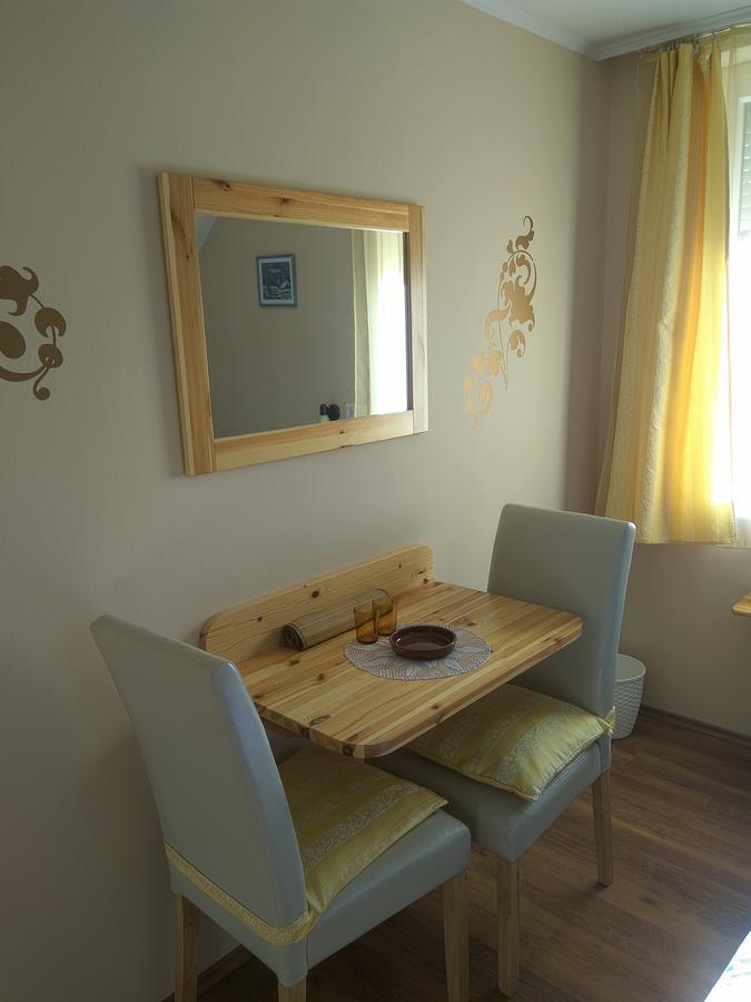 Forras-G Vendeghaz Apartment Buk Bagian luar foto